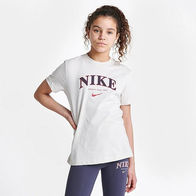 Girls' Nike Sportswear Athletic Dept T-Shirt Light Orewood Brown/Light Orewood Brown - FD0888 105 5 Girls' Nike Sportswear Athletic Dept T-Shirt Light Orewood Brown/Light Orewood Brown - FD0888 105 - Image 3